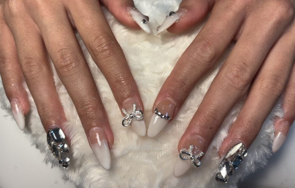 中学生に人気！ストーン埋め尽くしが最高に可愛い♡