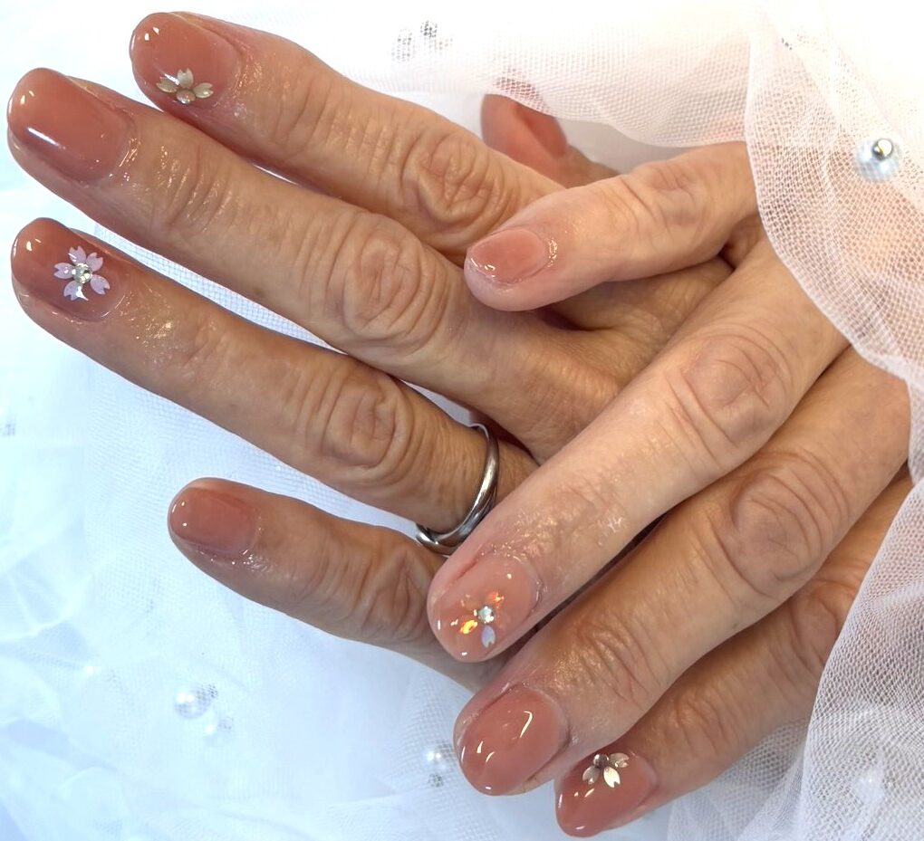 シニアネイルにオススメシンプルネイル