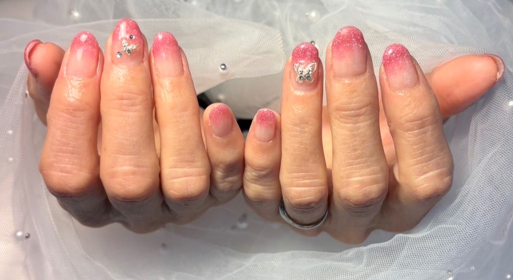 上品なラメフレンチネイル