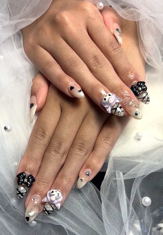 クロミちゃんネイル