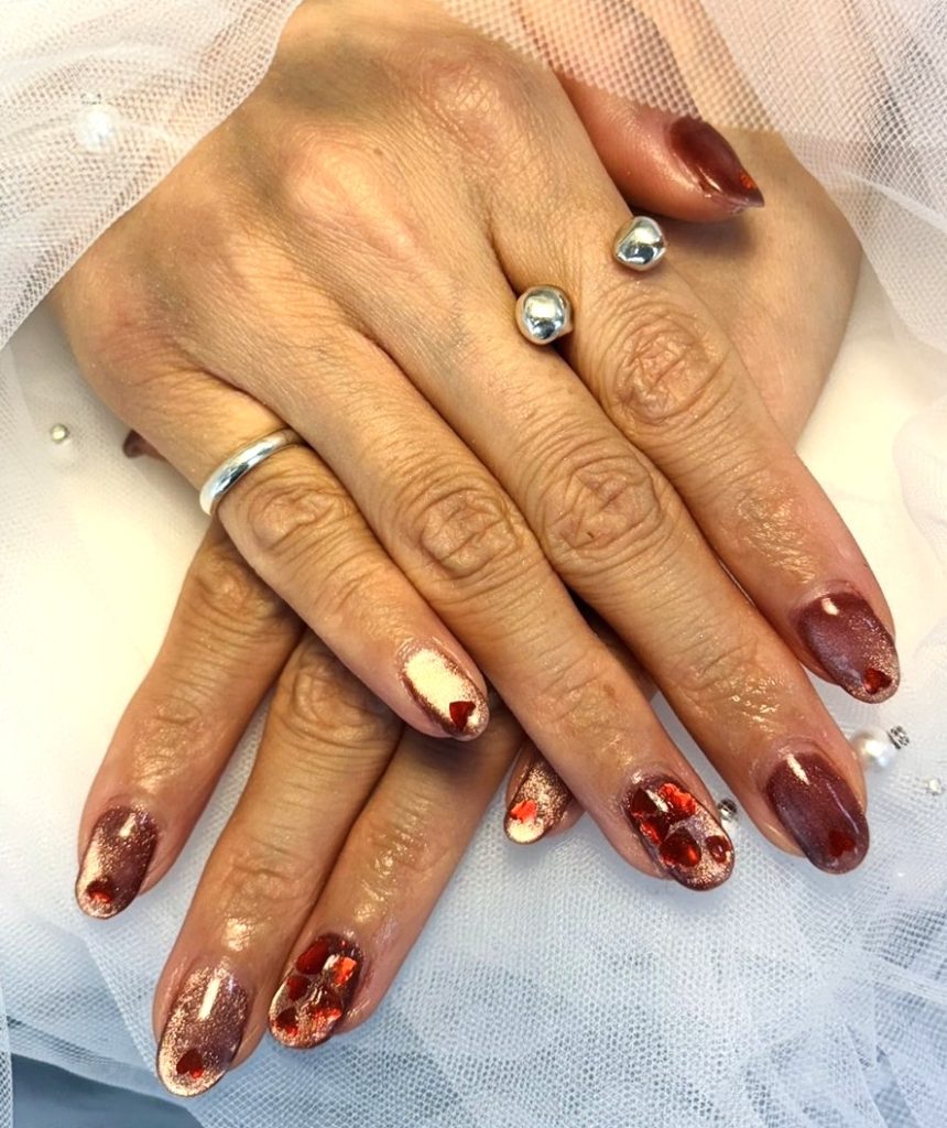 マグネットネイル実例16選｜大人女性に人気の上品デザイン【2026】