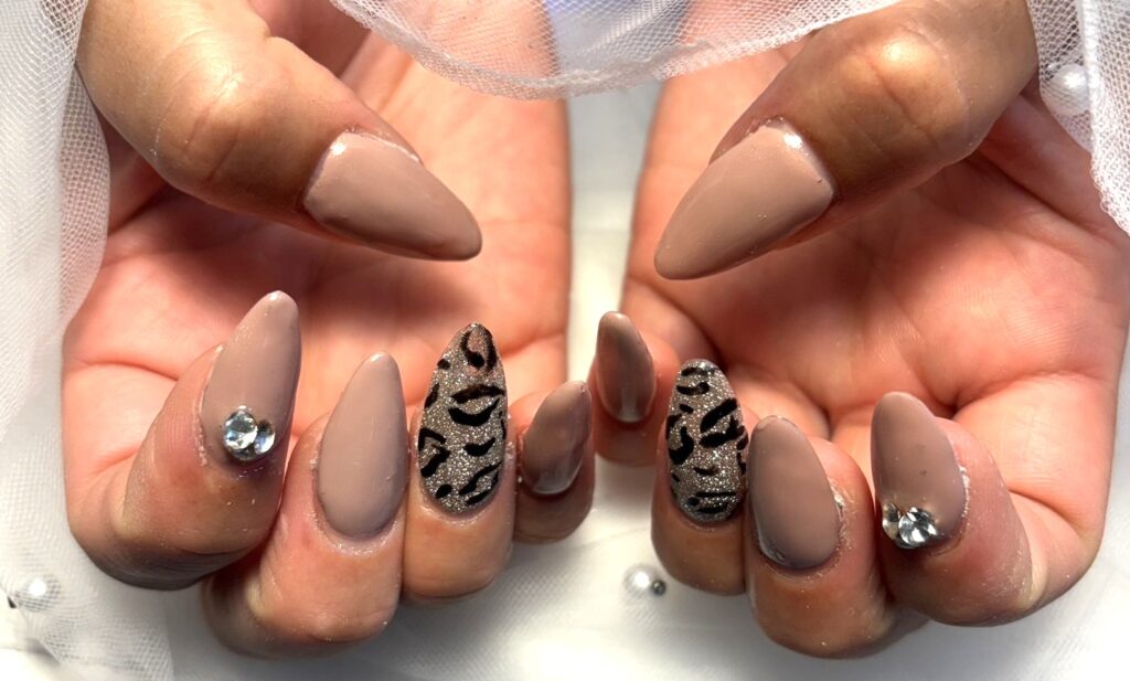 アニマル柄ネイル
