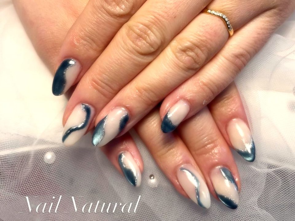 大人上品うねりマグネットネイル