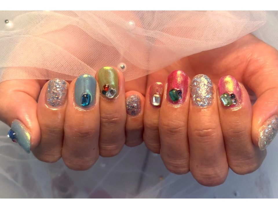 ㊵代女性のカラフルマグネット