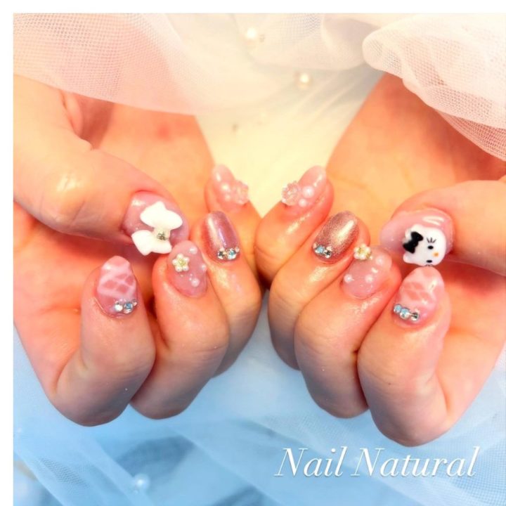 大人気デザインのキティちゃんネイル