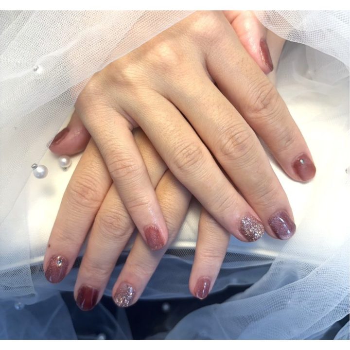 ショートネイルでもマグネットネイルで上品な手先に♡