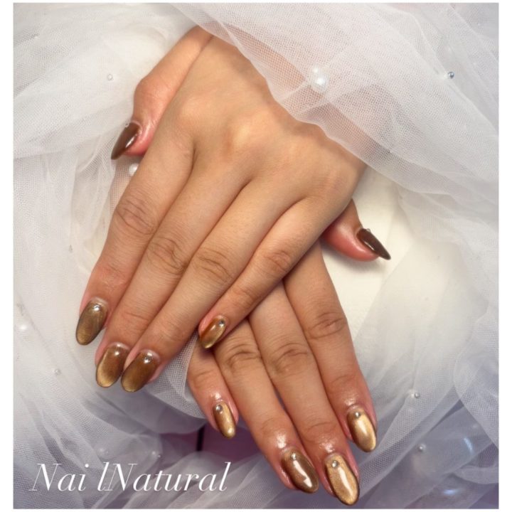 秋ネイルに映えるブラウンマグネットネイル