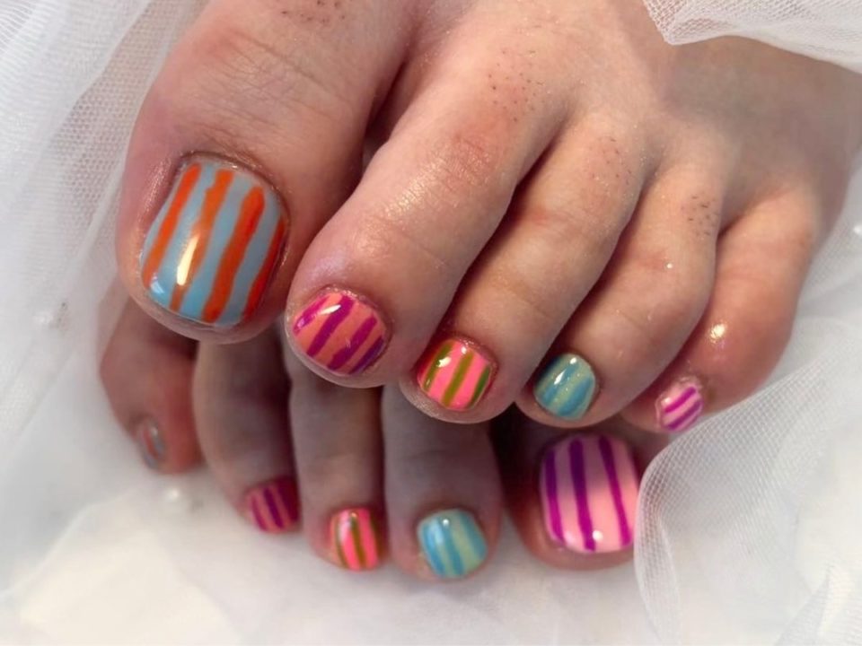 フットネイル　カラフルカラー