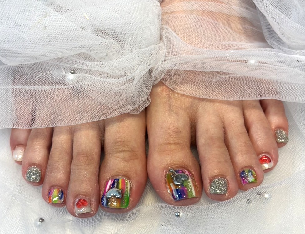 カラフルミラーフットネイル・ハートチャーム付き