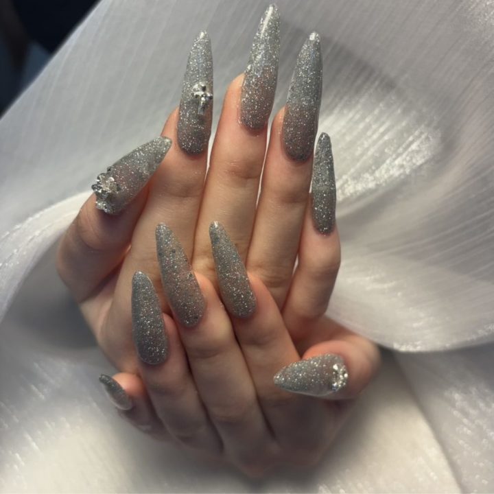 中3女子｜シルバーのフラッシュラメ×蝶々ストーン