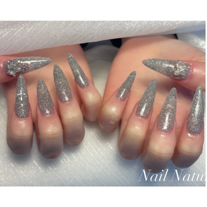 中3女子｜シルバーのフラッシュラメ×蝶々ストーン