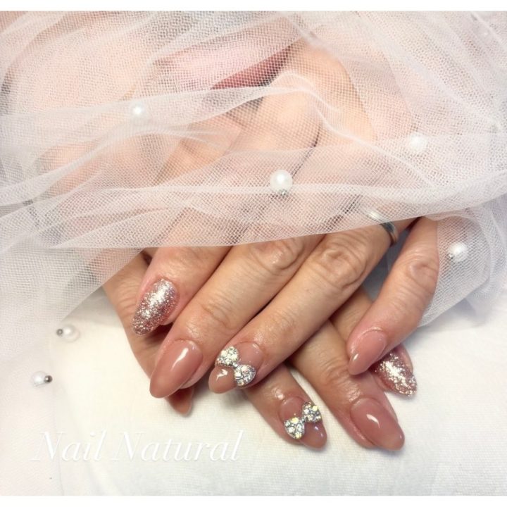 大人の上品さを意識した「ピンクのフラッシュラメ×ヌーディピンクのワンカラー」