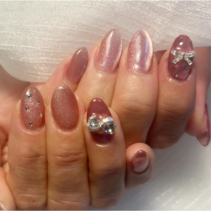 40代ネイルに繊細な輝きが上品【ラメ・マグネットネイル】