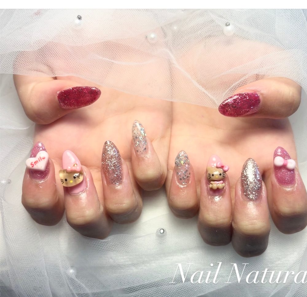 キュートすぎる♡日焼けキティちゃんネイル