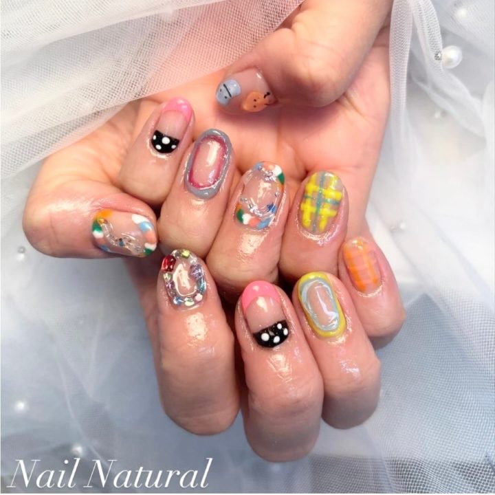 秋ネイル チェック・囲み・ドットをMIXしたカラフル個性派（40代）