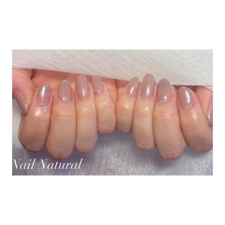 さりげない輝きが上品|淡いピンクラメのワンカラーネイル