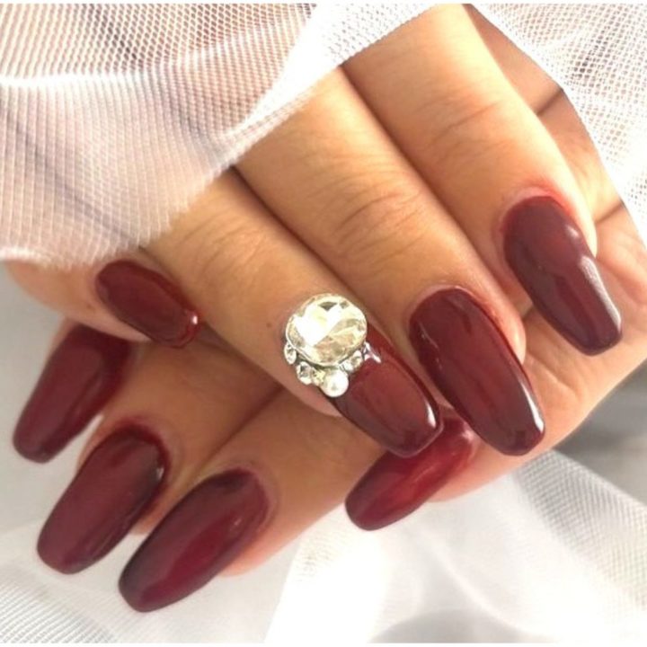 10本長さ出し＋ボルドーワンカラー＋ストーン1本アクセント