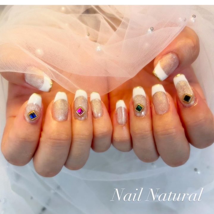 シルバーマグネット×ホワイトフレンチ+先端ゴールド