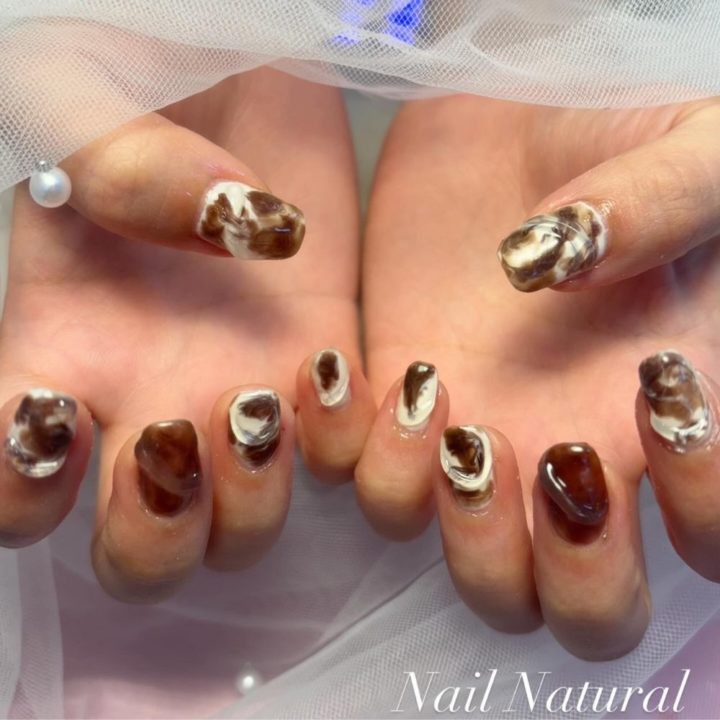 カフェラテネイルでふんわり可愛い大人女子スタイル