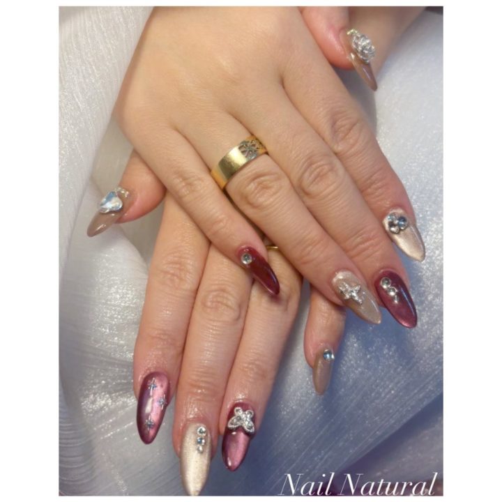 40代におすすめ！ボルドー×シャンパンゴールドのマグネットネイル