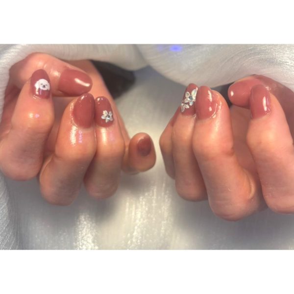 70代女性に施術したくすみピンクベージュの上品ネイルデザイン